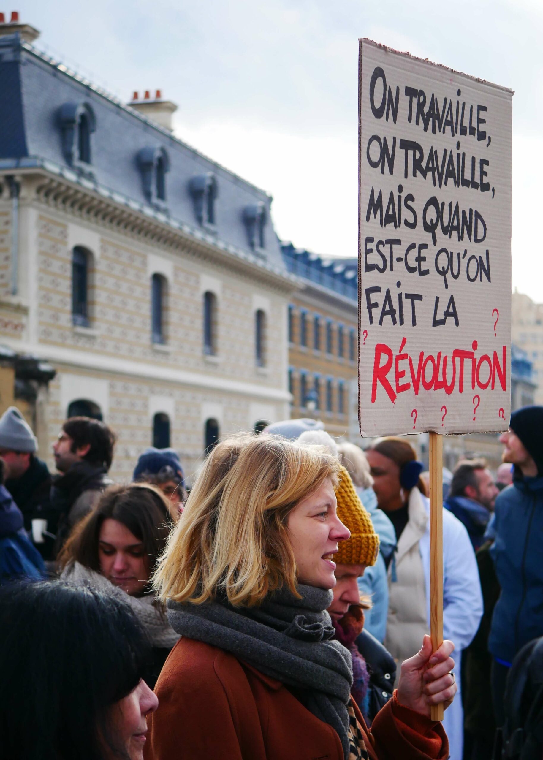 manifestante contre la reforme des retraites